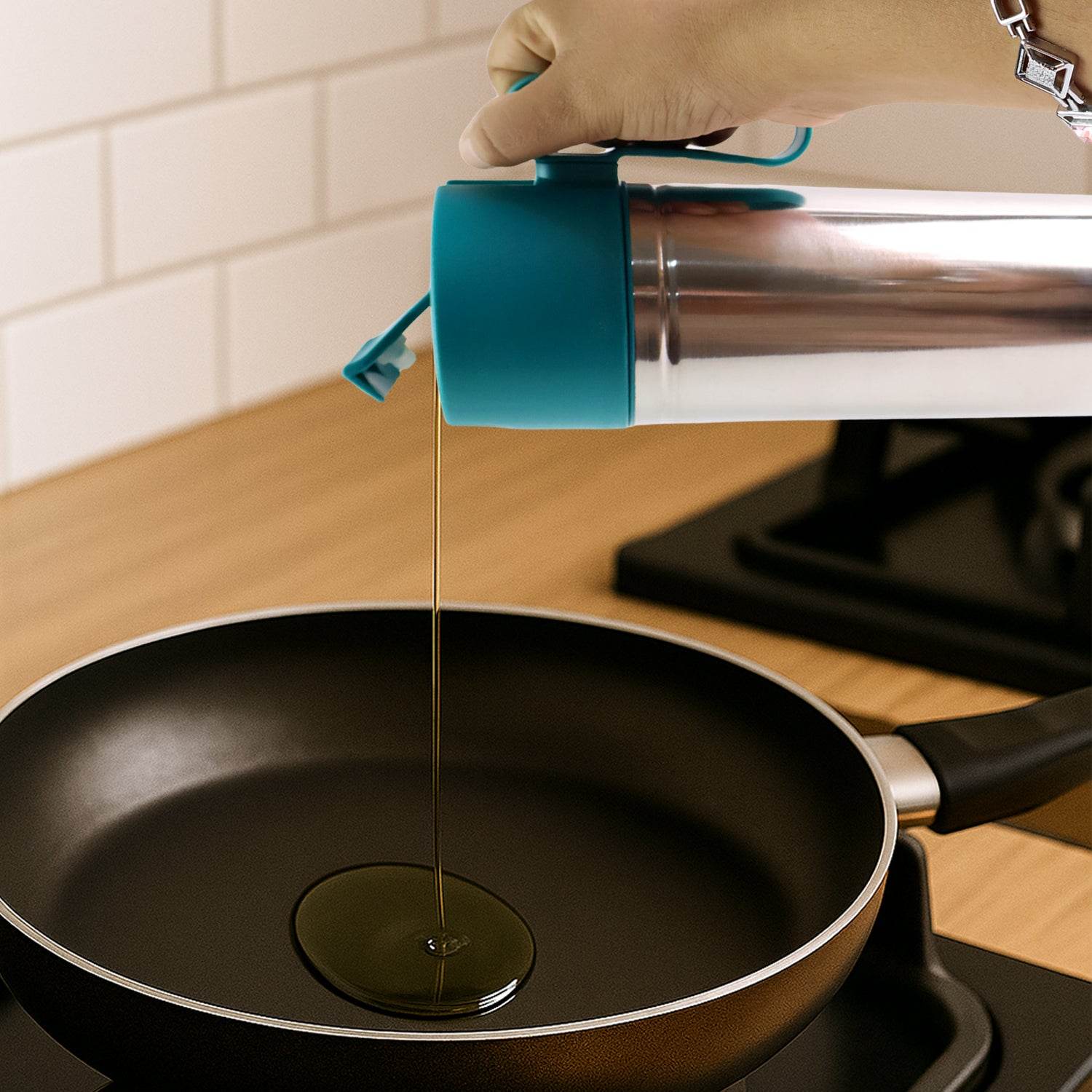 Stainless Steel Fresh Oil Pourer Bottle With Flip Lid And Handle Approx 1000ml (1 Pc) - 9XShoppy